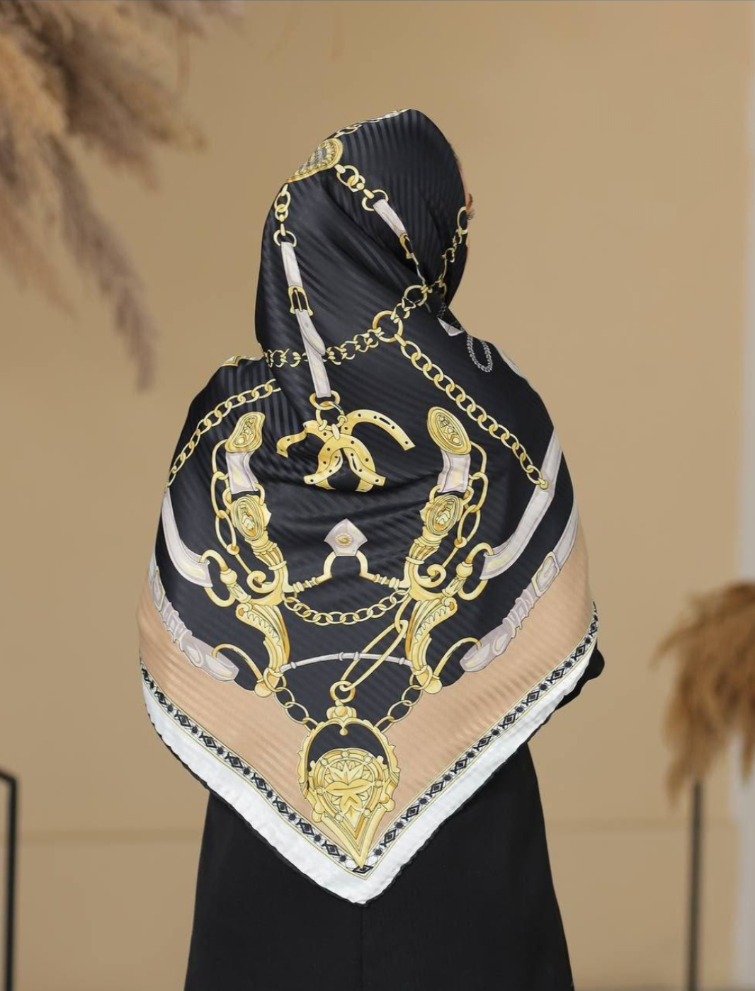 روسری توییل ابریشم قواره ۱۳۰ دور دستدوز و خنک