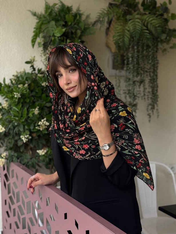 شال حریر پلیسه طرح گلدار تابستانه
