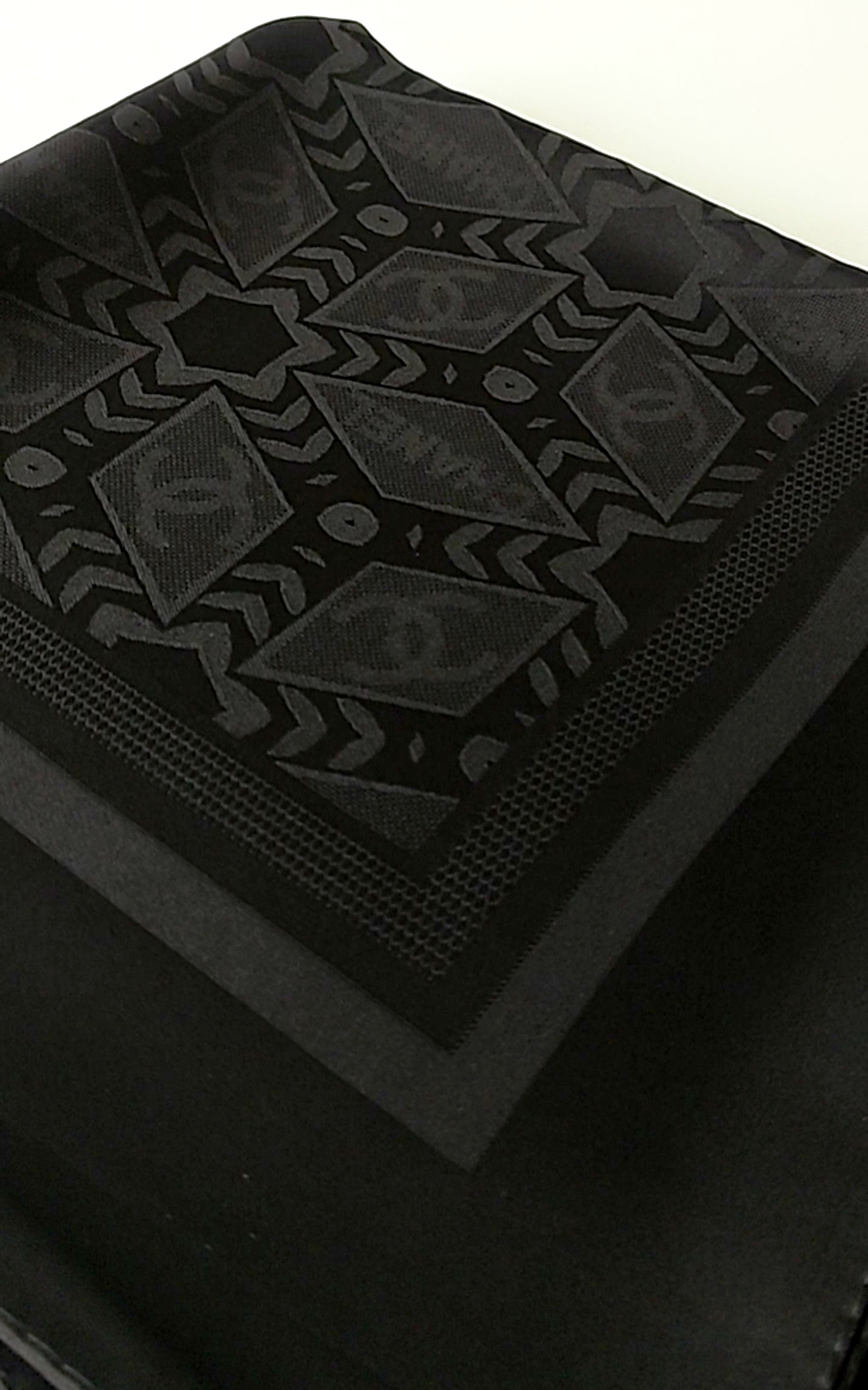 روسری مشکی ابریشم ژاکارد دور دوخت